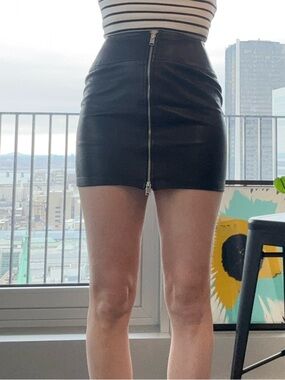 Lamarque Black Satin-Lined Leather Skirt